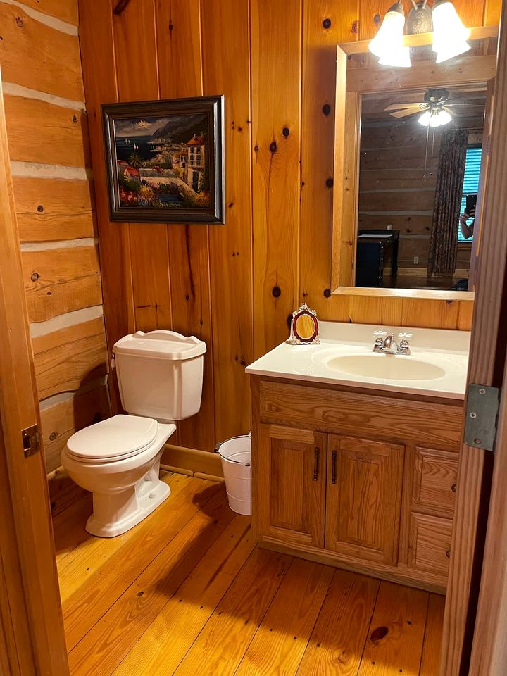 Rustic Log Cabin with Panoramic Mountain Views near Cloudland Canyon, Lookout Mountain GA