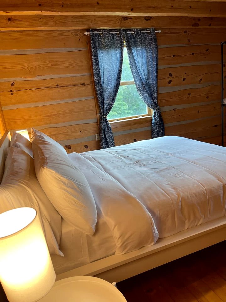 Rustic Log Cabin with Panoramic Mountain Views near Cloudland Canyon, Lookout Mountain GA