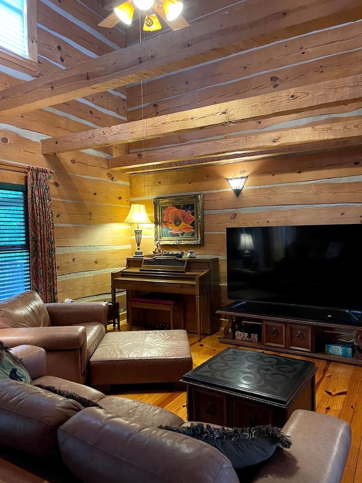 Rustic Log Cabin with Panoramic Mountain Views near Cloudland Canyon, Lookout Mountain GA