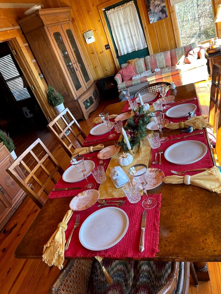 Rustic Log Cabin with Panoramic Mountain Views near Cloudland Canyon, Lookout Mountain GA