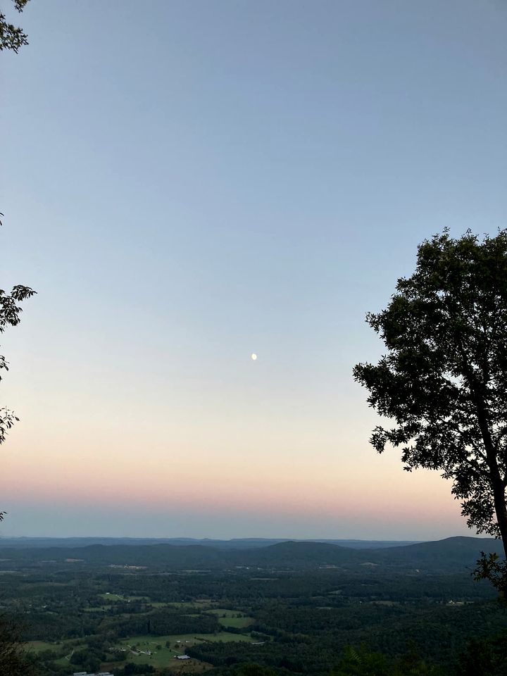 Rustic Log Cabin with Panoramic Mountain Views near Cloudland Canyon, Lookout Mountain GA