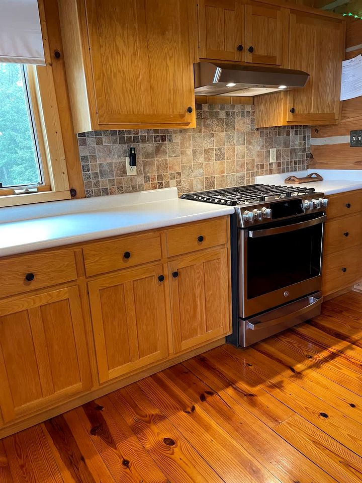 Rustic Log Cabin with Panoramic Mountain Views near Cloudland Canyon, Lookout Mountain GA