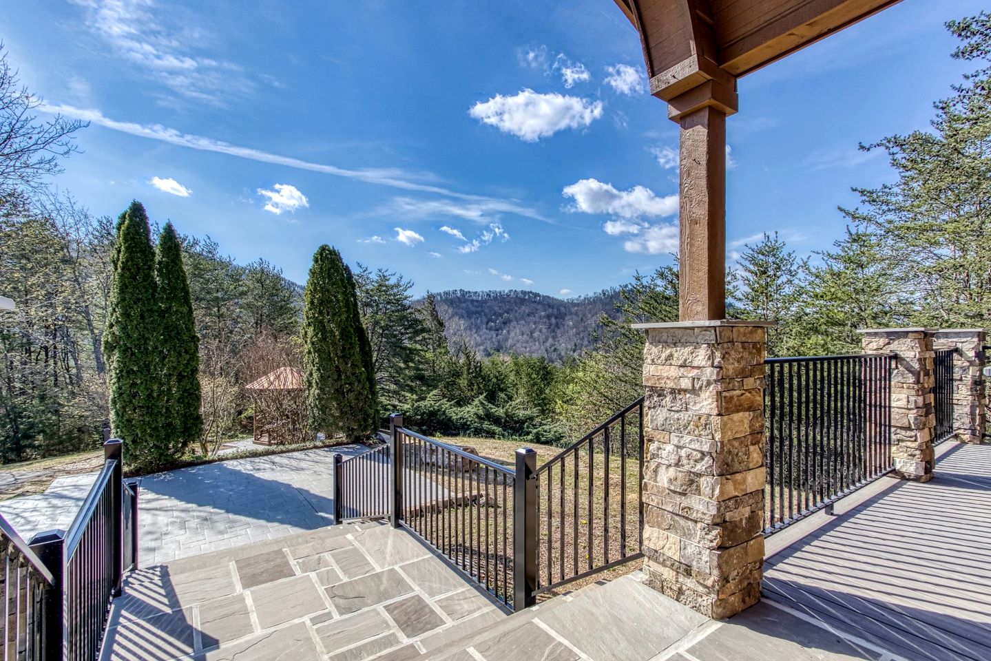 Unique Luxury Cabin with Hot Tub, Pool Table, and Arcade on Family Resort in Pigeon Forge, Tennessee