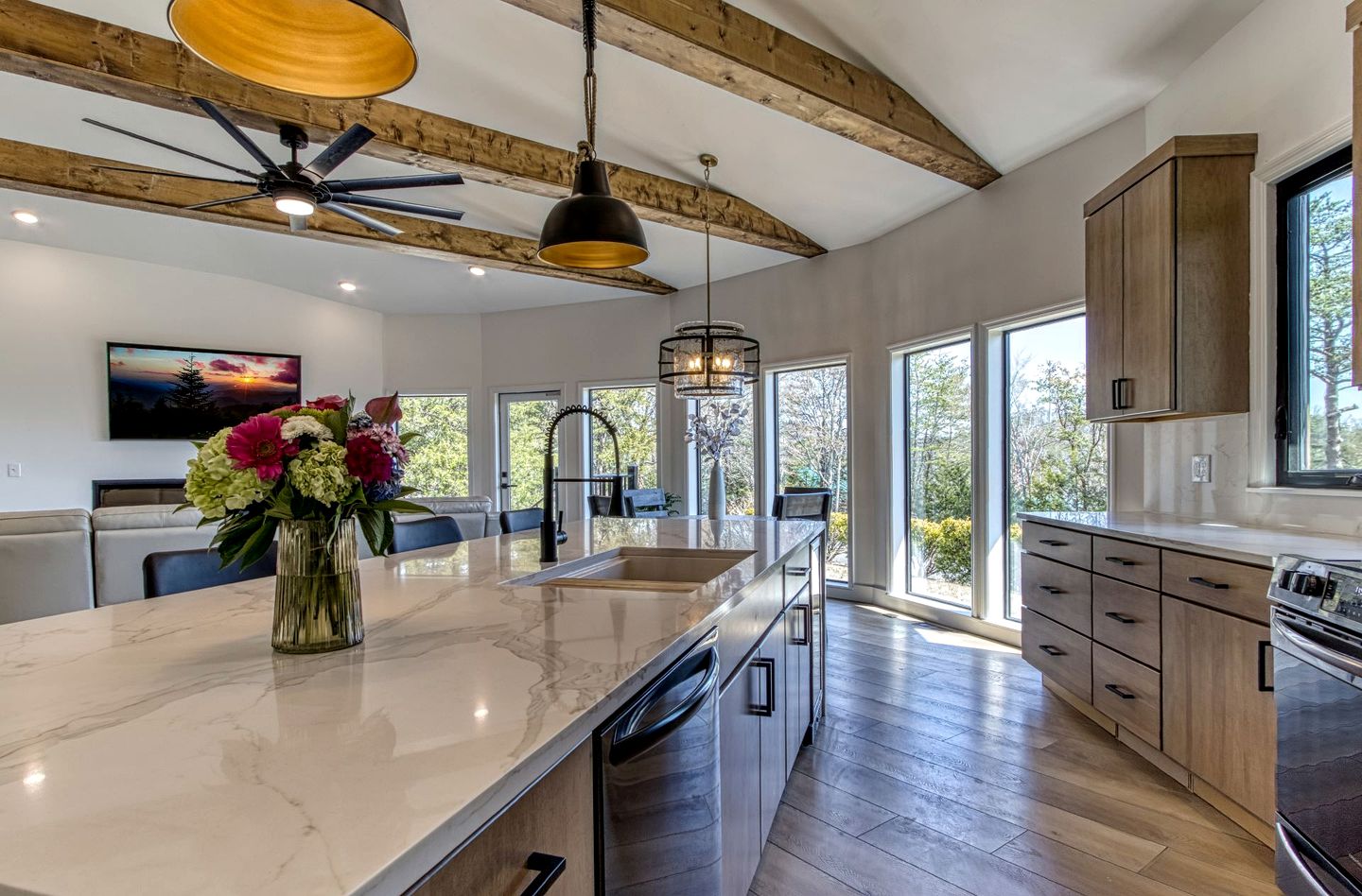 Unique Luxury Cabin with Hot Tub, Pool Table, and Arcade on Family Resort in Pigeon Forge, Tennessee