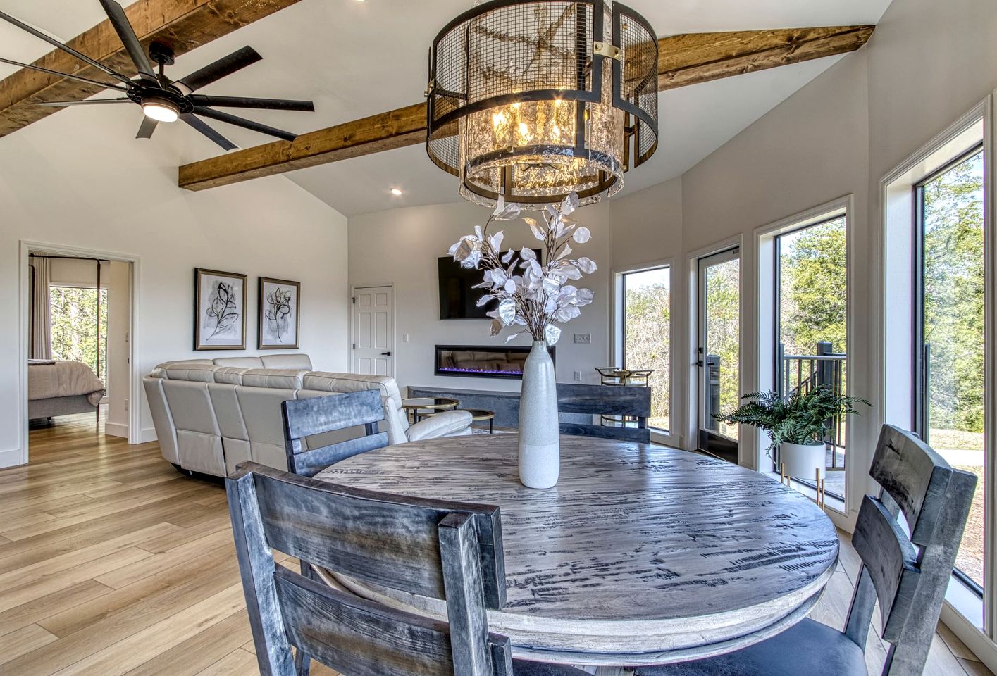 Unique Luxury Cabin with Hot Tub, Pool Table, and Arcade on Family Resort in Pigeon Forge, Tennessee