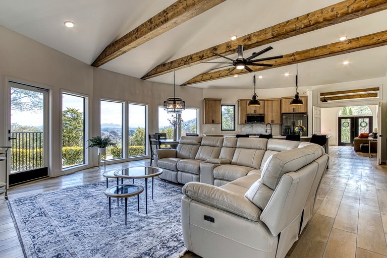 Unique Luxury Cabin with Hot Tub, Pool Table, and Arcade on Family Resort in Pigeon Forge, Tennessee