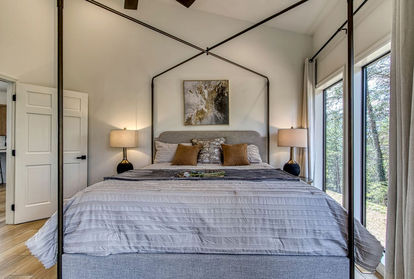 Unique Luxury Cabin with Hot Tub, Pool Table, and Arcade on Family Resort in Pigeon Forge, Tennessee