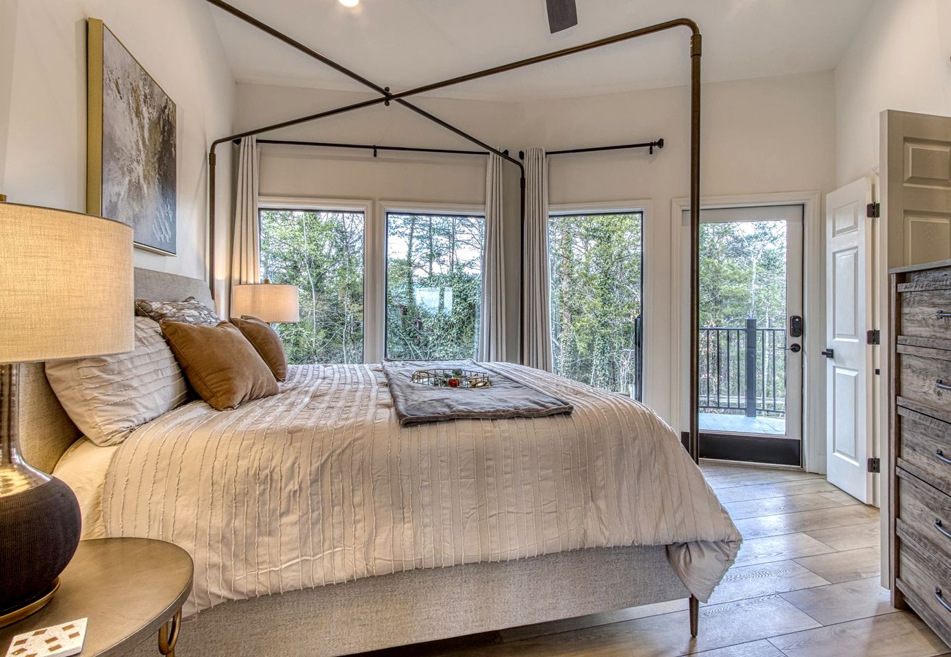 Unique Luxury Cabin with Hot Tub, Pool Table, and Arcade on Family Resort in Pigeon Forge, Tennessee