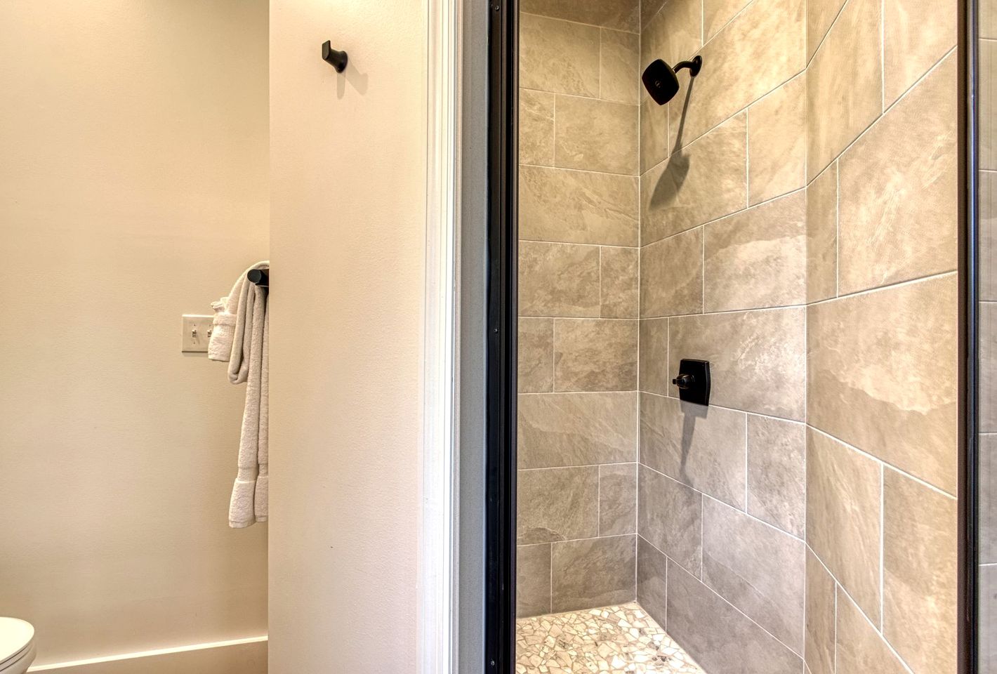 Unique Luxury Cabin with Hot Tub, Pool Table, and Arcade on Family Resort in Pigeon Forge, Tennessee