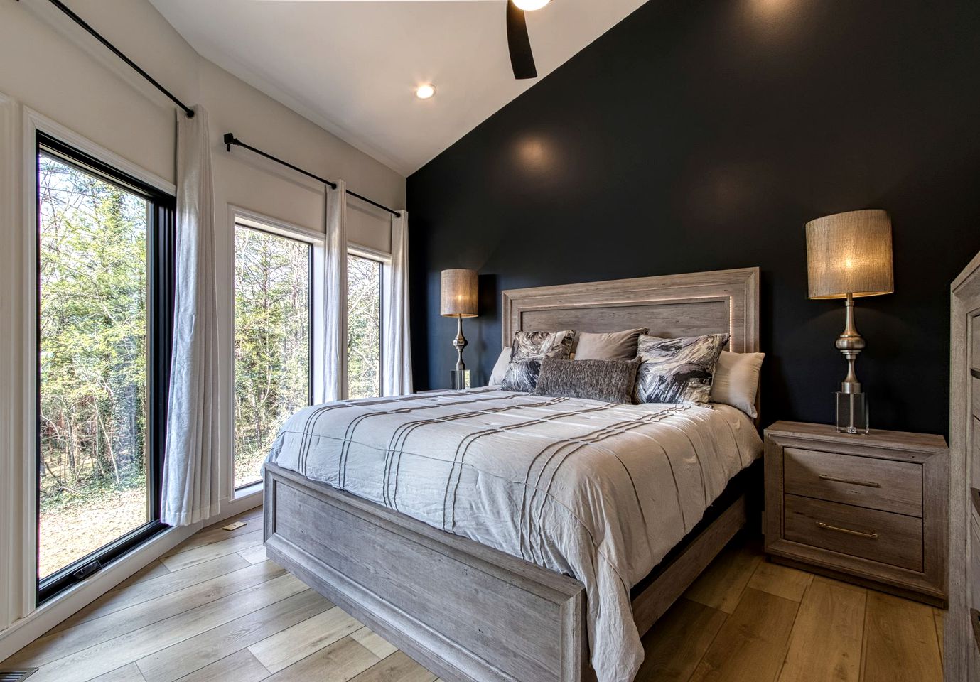 Unique Luxury Cabin with Hot Tub, Pool Table, and Arcade on Family Resort in Pigeon Forge, Tennessee