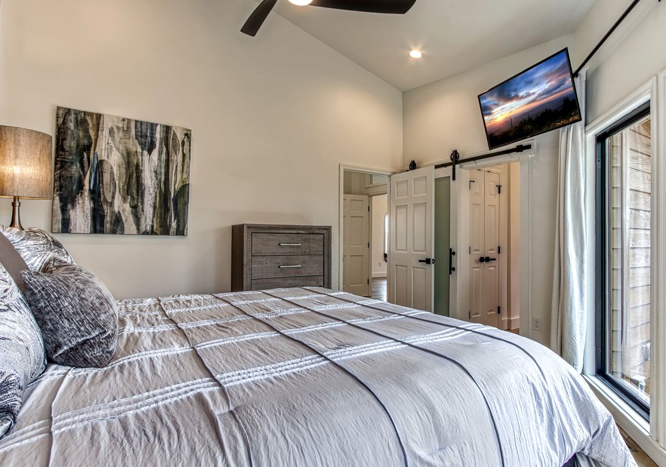 Unique Luxury Cabin with Hot Tub, Pool Table, and Arcade on Family Resort in Pigeon Forge, Tennessee