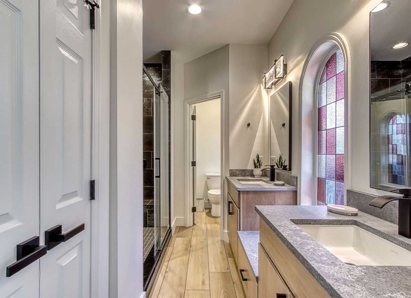 Unique Luxury Cabin with Hot Tub, Pool Table, and Arcade on Family Resort in Pigeon Forge, Tennessee