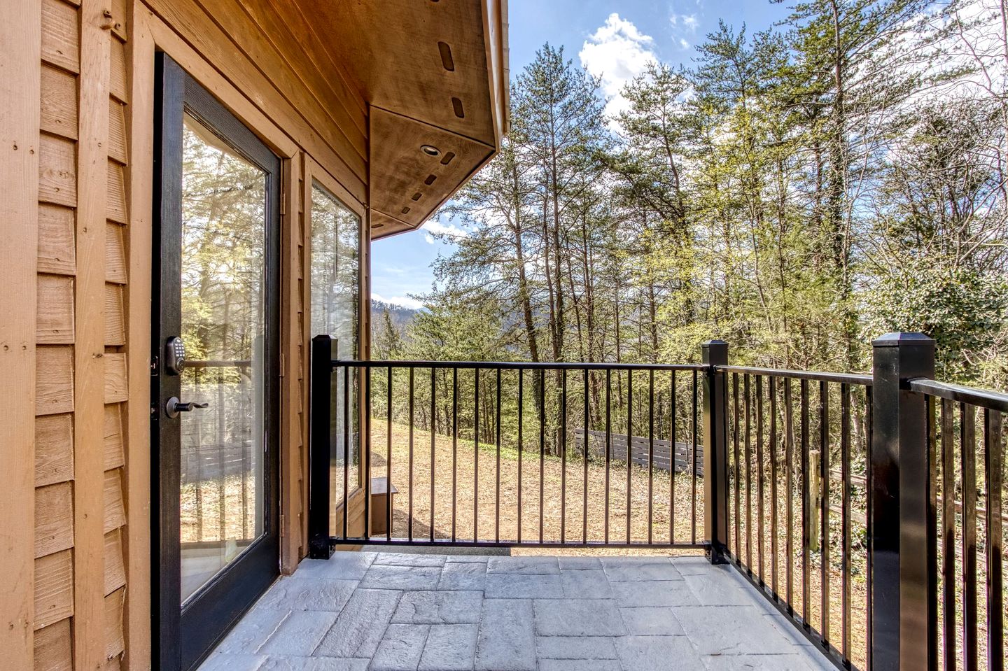 Unique Luxury Cabin with Hot Tub, Pool Table, and Arcade on Family Resort in Pigeon Forge, Tennessee