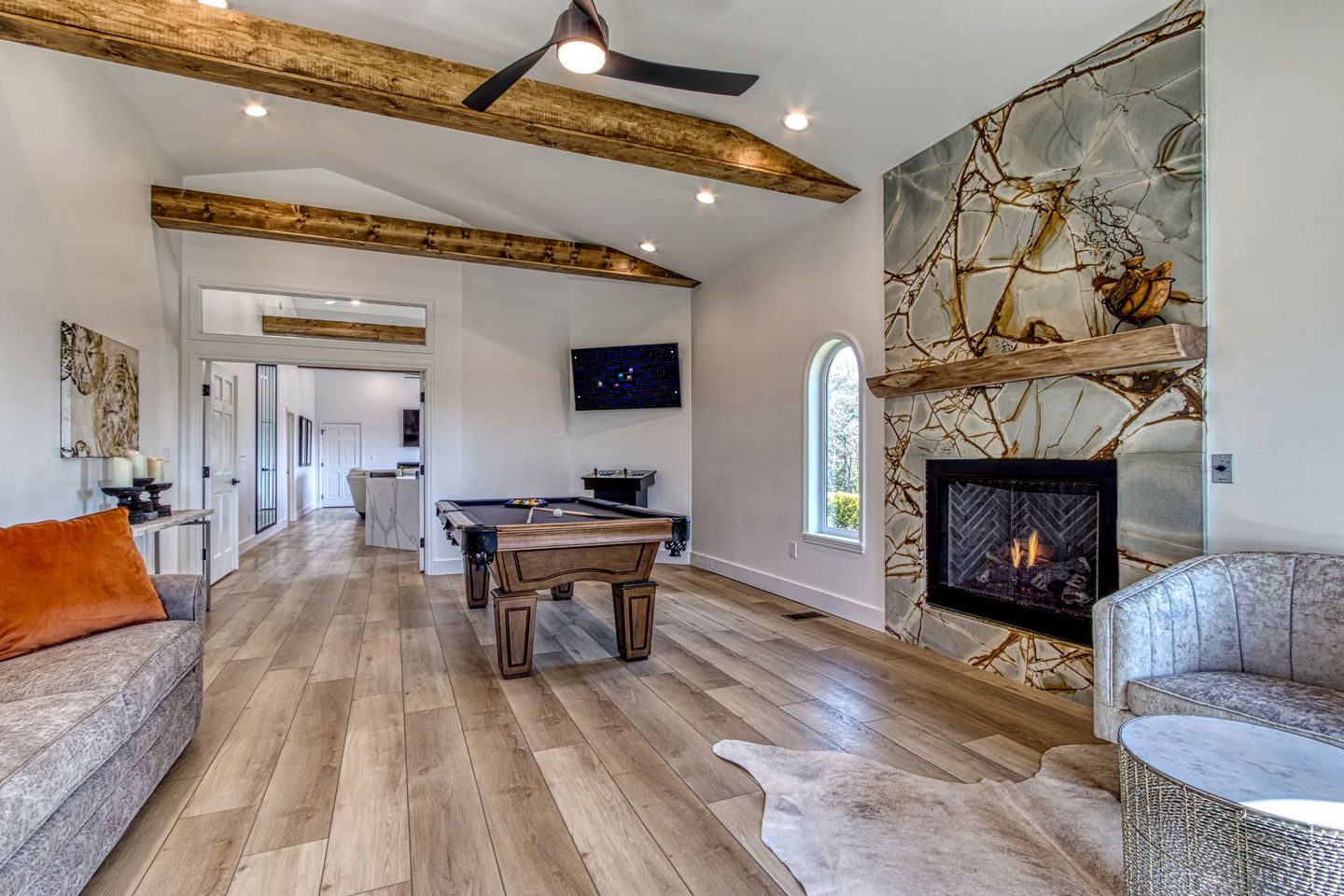 Unique Luxury Cabin with Hot Tub, Pool Table, and Arcade on Family Resort in Pigeon Forge, Tennessee