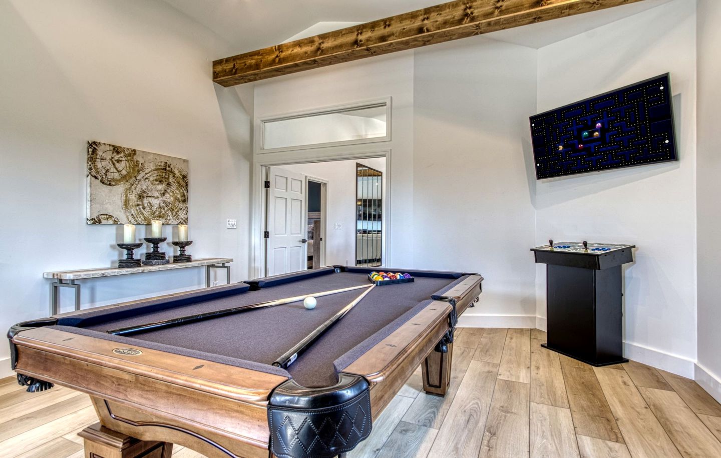 Unique Luxury Cabin with Hot Tub, Pool Table, and Arcade on Family Resort in Pigeon Forge, Tennessee