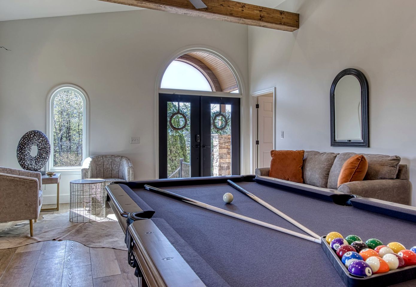 Unique Luxury Cabin with Hot Tub, Pool Table, and Arcade on Family Resort in Pigeon Forge, Tennessee