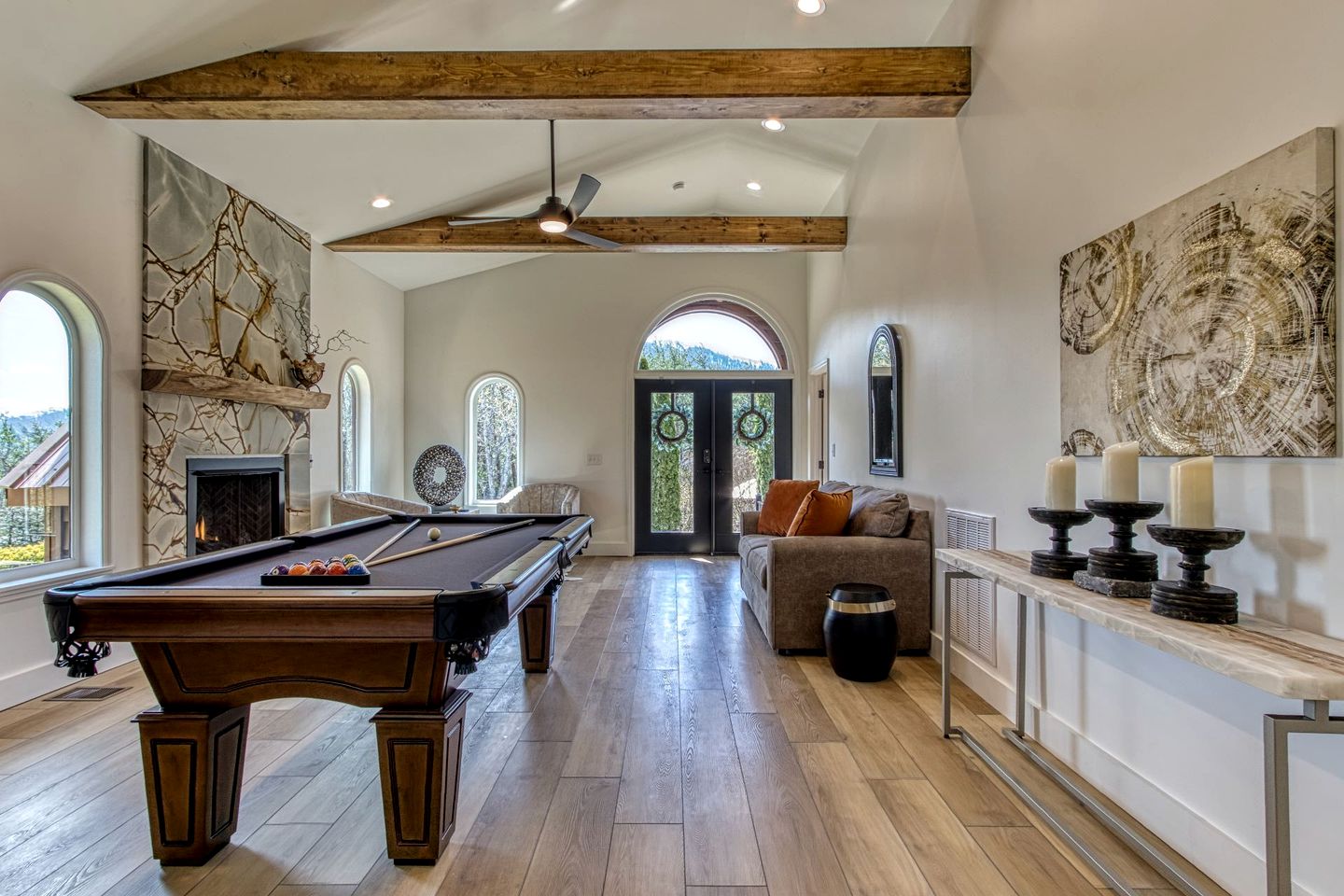 Unique Luxury Cabin with Hot Tub, Pool Table, and Arcade on Family Resort in Pigeon Forge, Tennessee