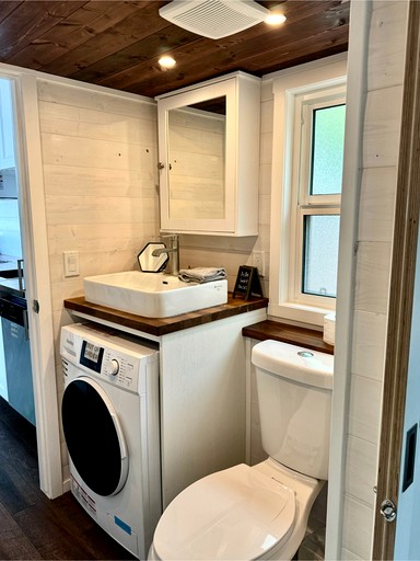 Tiny houses (Canada, Petawawa, Ontario)