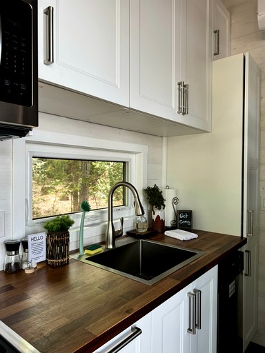 Tiny houses (Canada, Petawawa, Ontario)