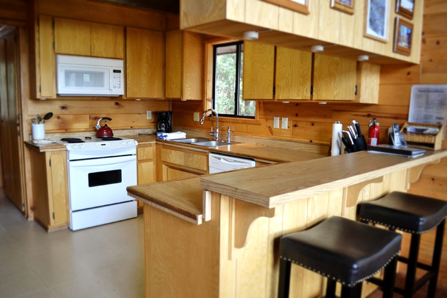Mountain View Cabin with Private Hot Tub in Idyllwild, California