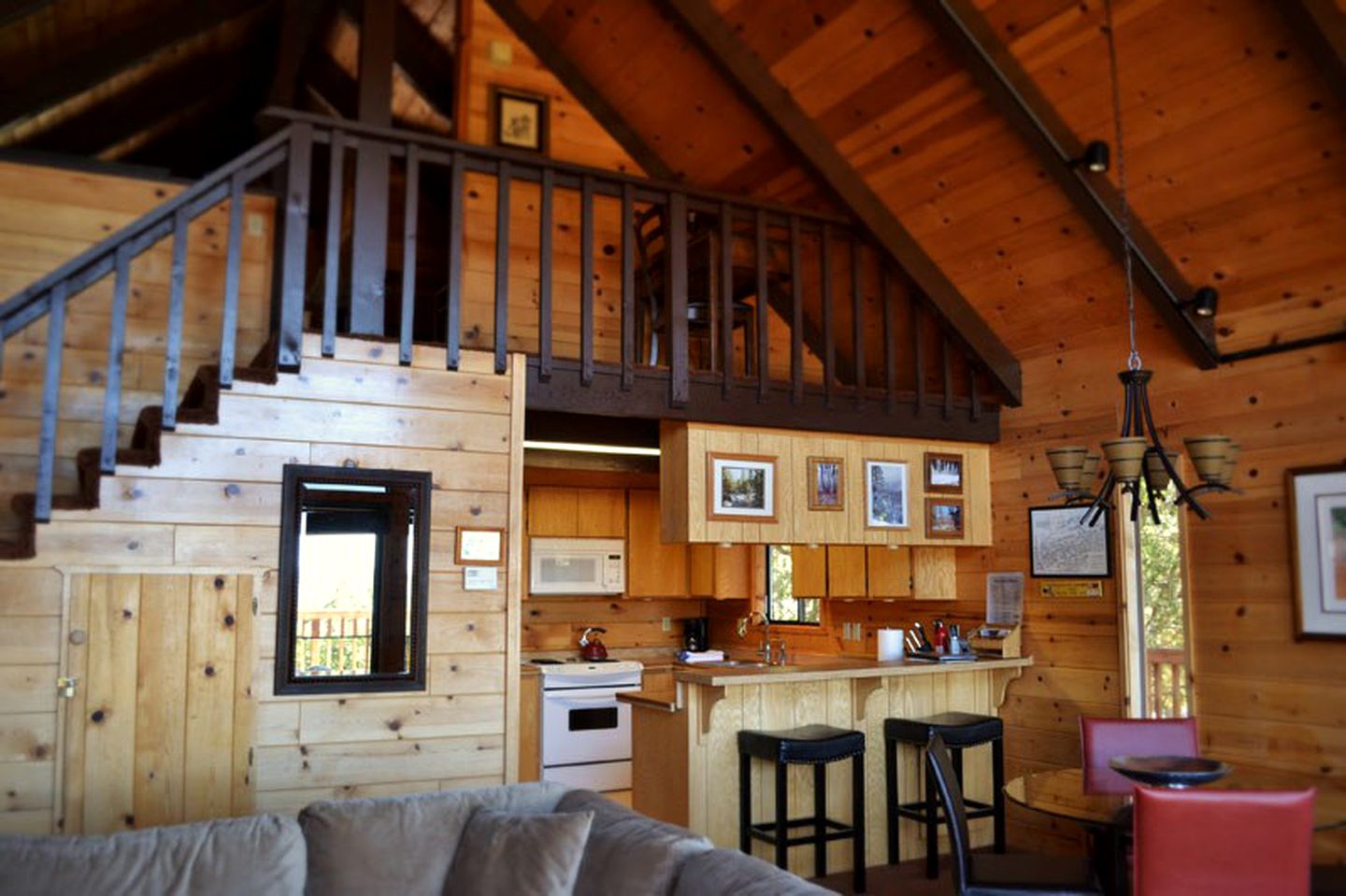 Mountain View Cabin with Private Hot Tub in Idyllwild, California