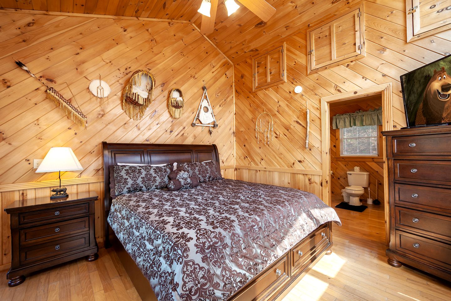 Fully-Equipped Luxury Cabin with Stunning Views of the Great Smoky Mountains, Tennessee