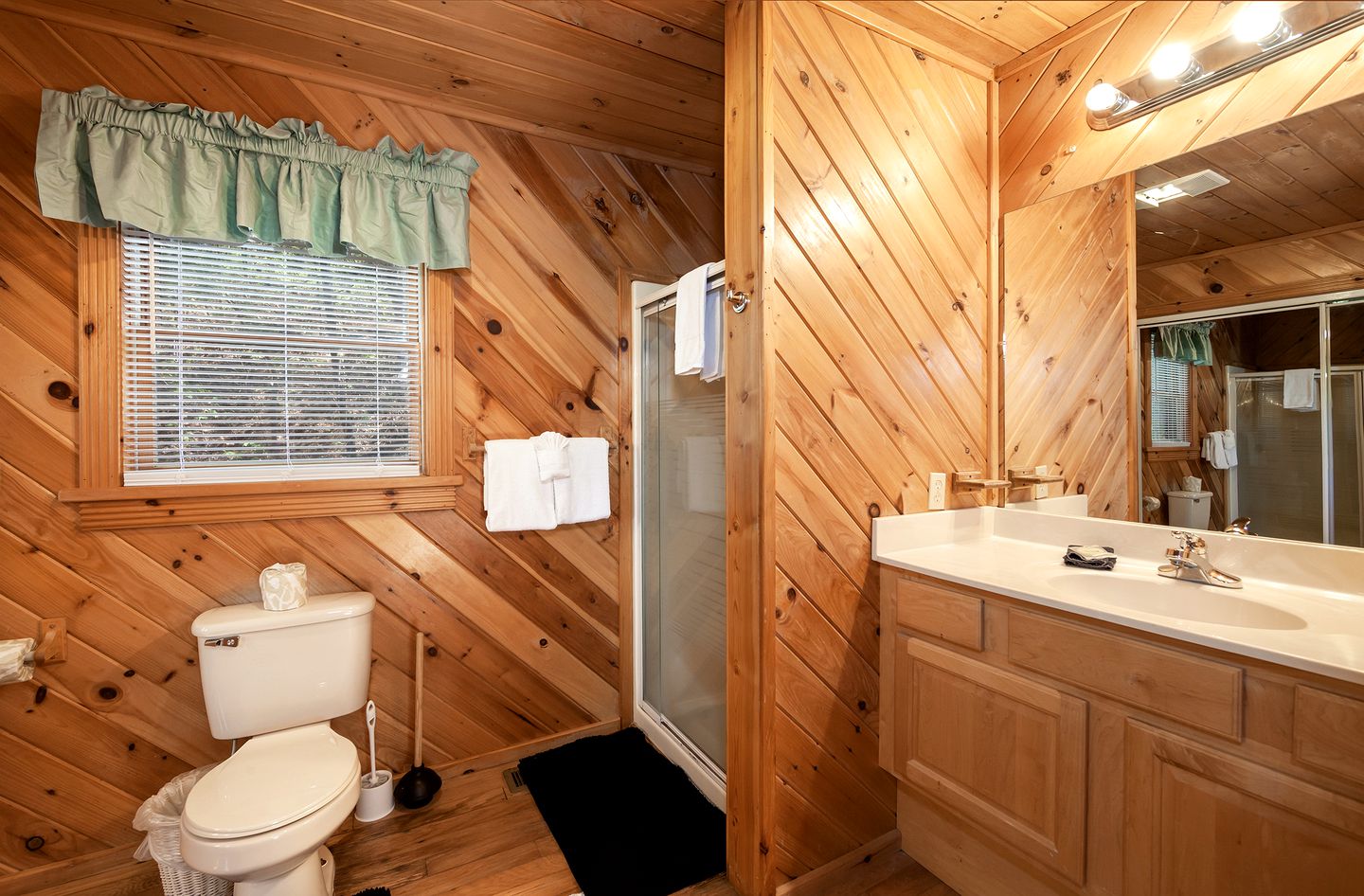 Fully-Equipped Luxury Cabin with Stunning Views of the Great Smoky Mountains, Tennessee