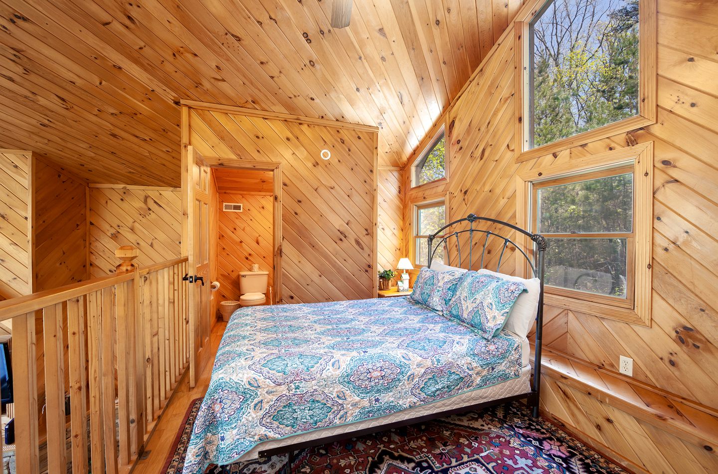 Fully-Equipped Luxury Cabin with Stunning Views of the Great Smoky Mountains, Tennessee