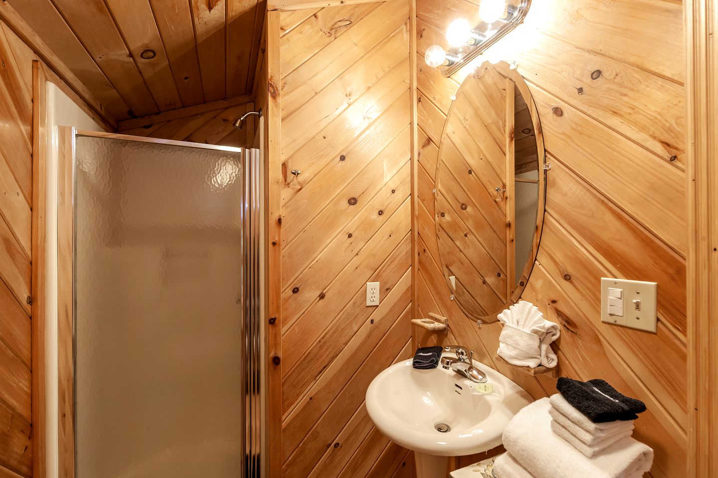 Fully-Equipped Luxury Cabin with Stunning Views of the Great Smoky Mountains, Tennessee