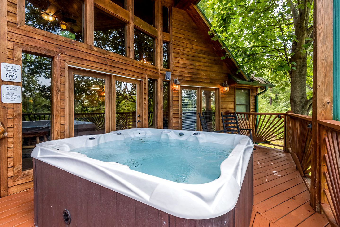 Fully-Equipped Luxury Cabin with Stunning Views of the Great Smoky Mountains, Tennessee