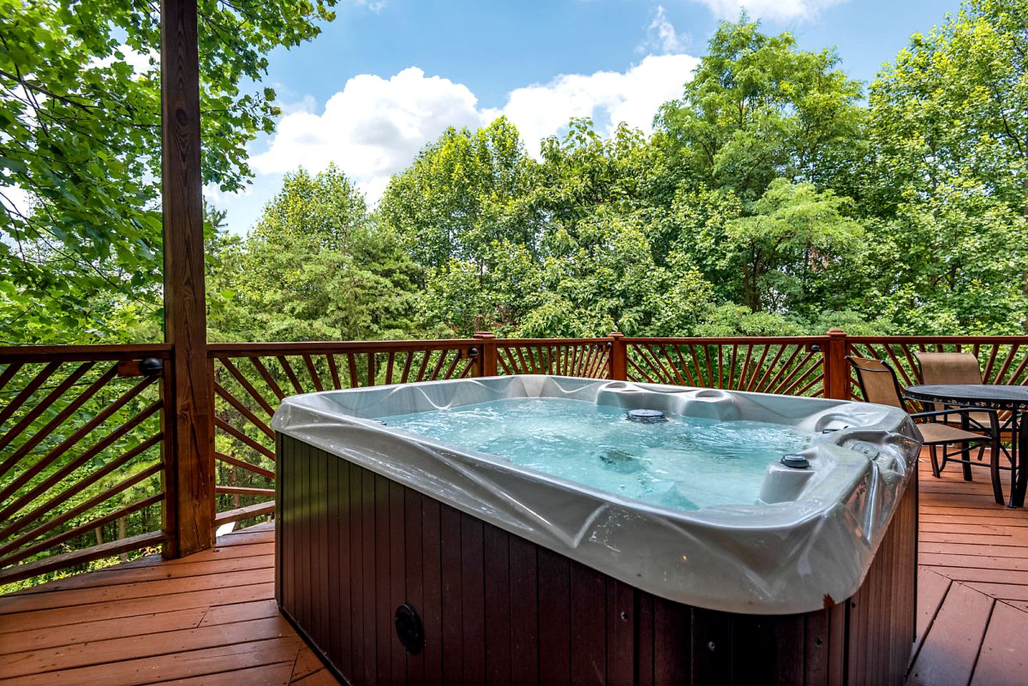 Fully-Equipped Luxury Cabin with Stunning Views of the Great Smoky Mountains, Tennessee