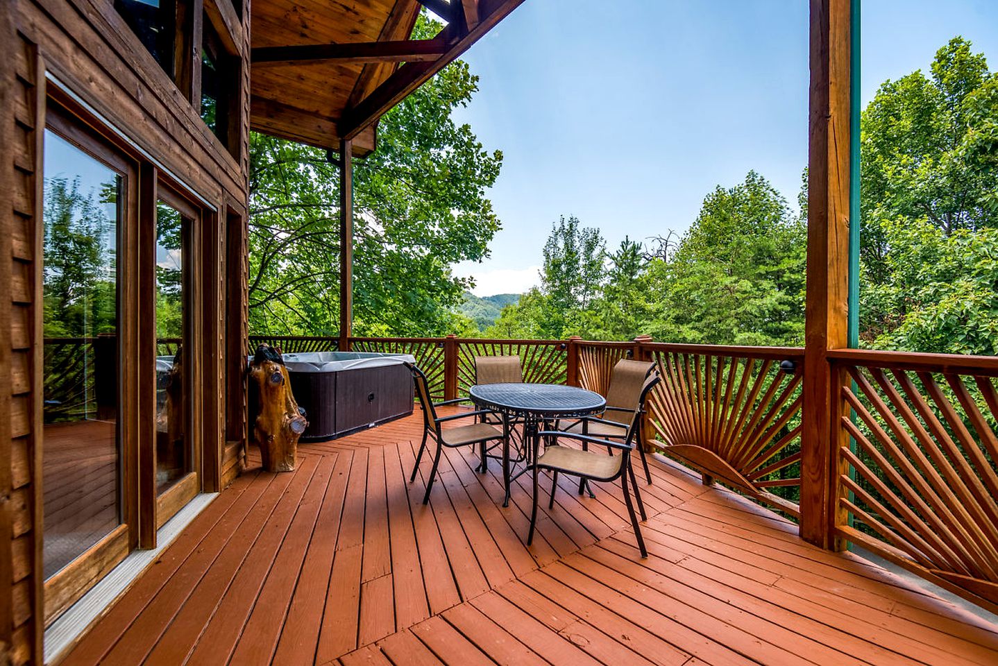 Fully-Equipped Luxury Cabin with Stunning Views of the Great Smoky Mountains, Tennessee