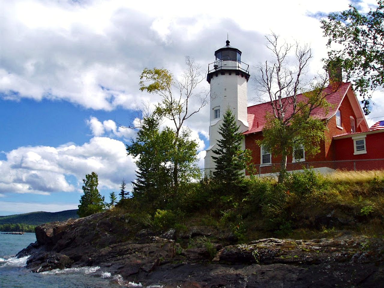 Cozy Lake Cabin Rental near the Porcupine Mountains in Michigan