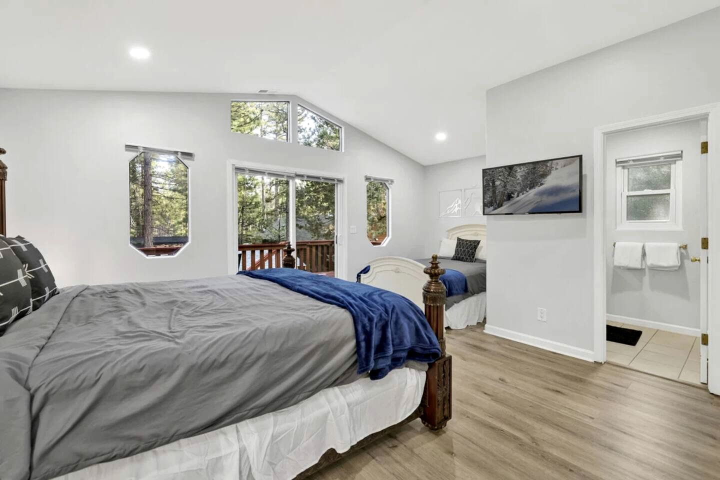 Spacious Mountain Cabin with Hot Tub, Sauna & Play Area Near Big Bear Lake, California