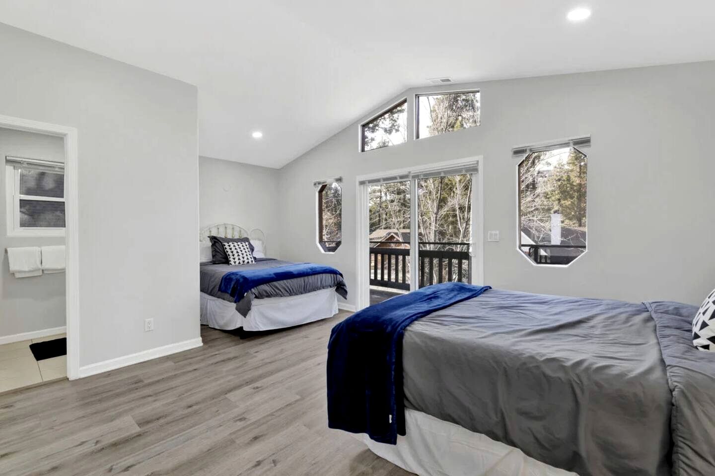 Spacious Mountain Cabin with Hot Tub, Sauna & Play Area Near Big Bear Lake, California