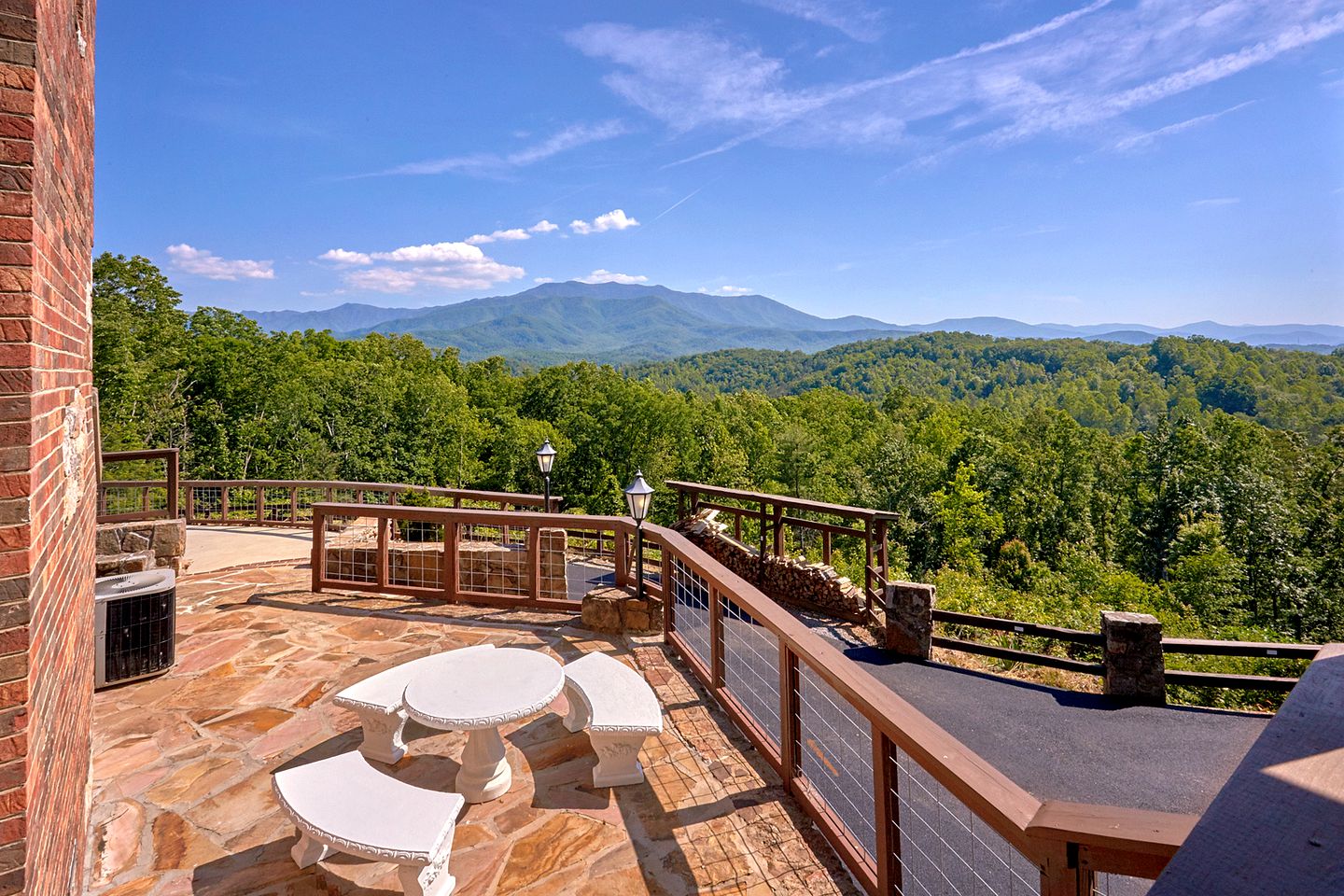 Stunning and Spacious Cabin Rental for a Family Getaway near the Great Smoky Mountains, Tennessee