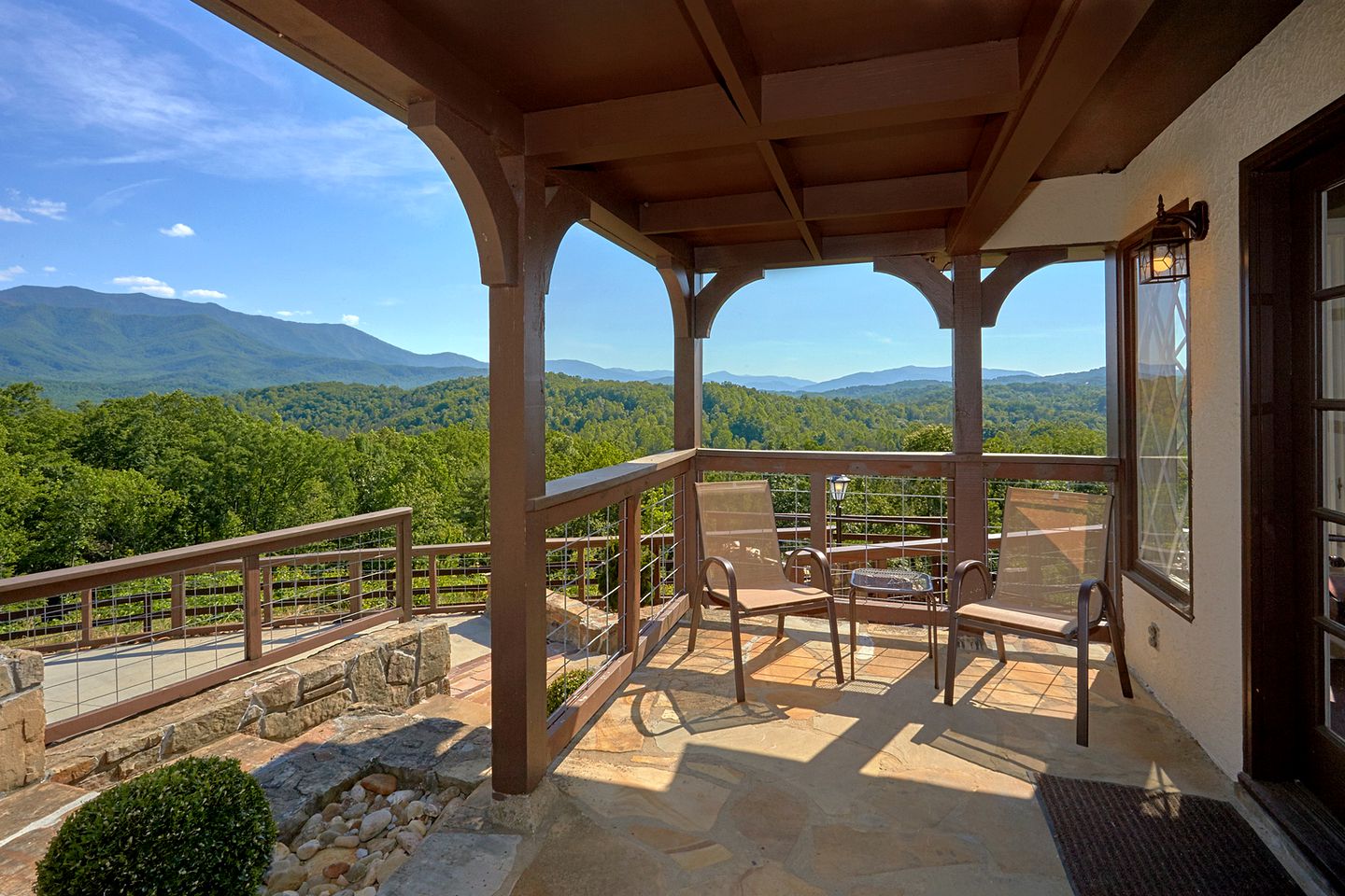 Stunning and Spacious Cabin Rental for a Family Getaway near the Great Smoky Mountains, Tennessee