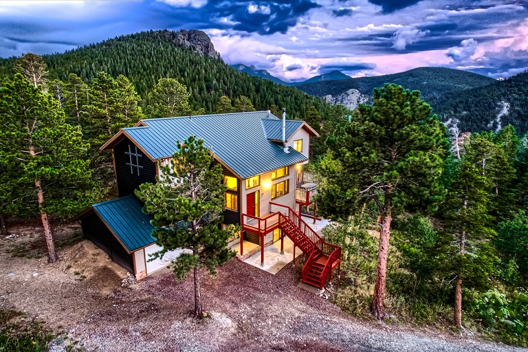 Wonderful Cabin Nestled Amidst Trees in the Mountains of Nederland, Colorado