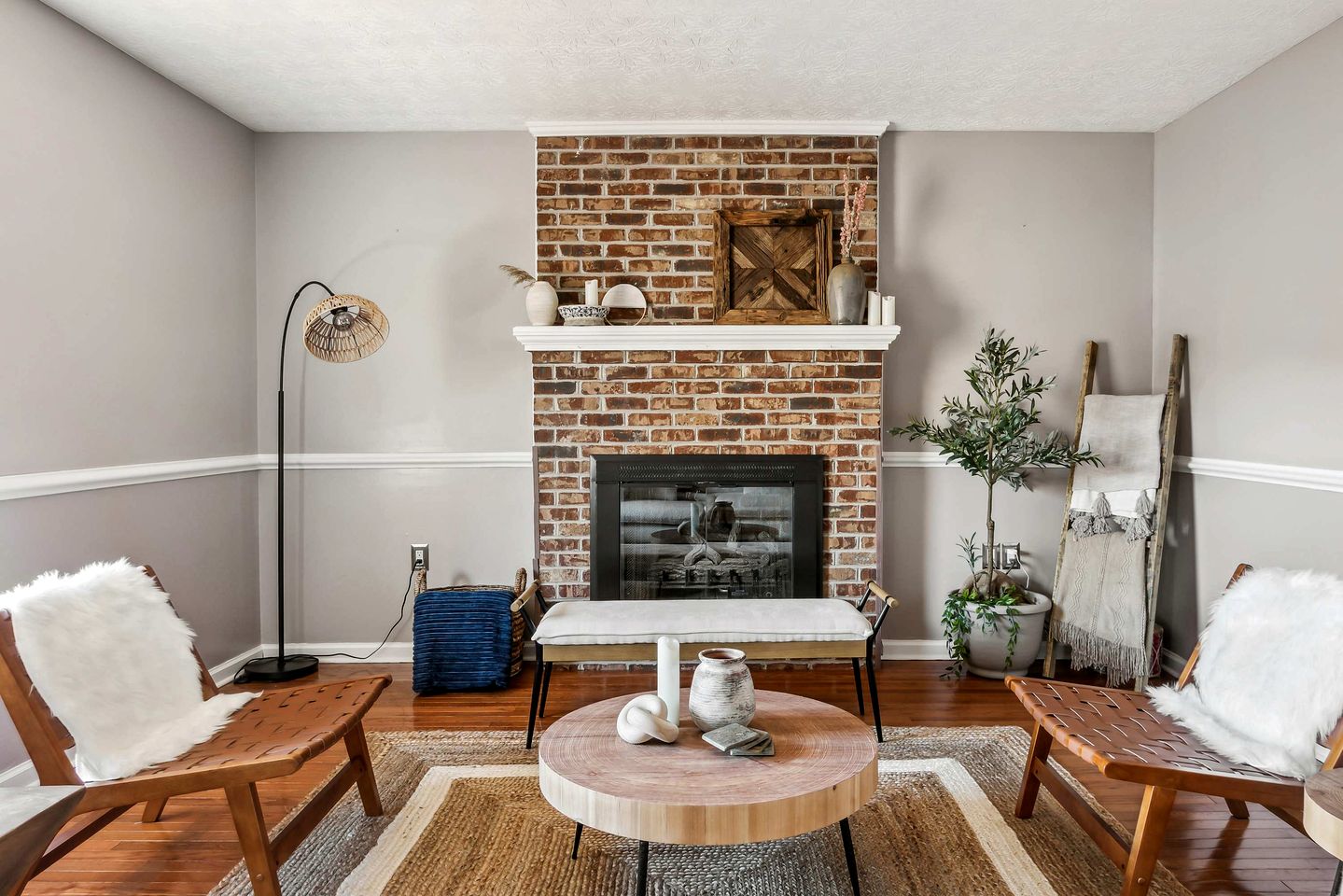 Secluded Modern-Rustic Cabin with Hot Tub & Sunrise Old Rag Views near Shenandoah National Park, Luray VA