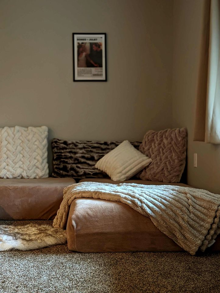 Secluded Modern-Rustic Cabin with Hot Tub & Sunrise Old Rag Views near Shenandoah National Park, Luray VA