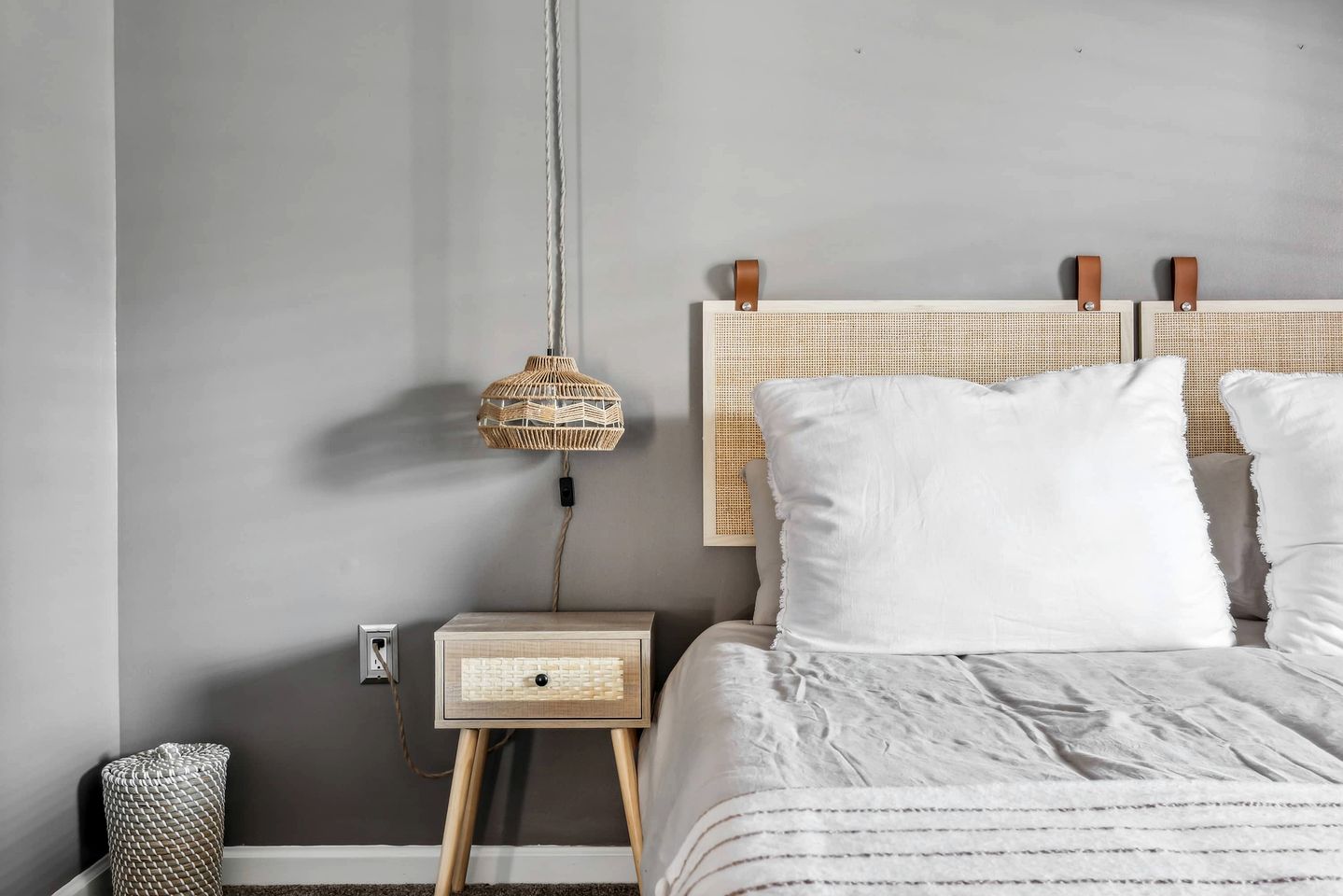 Secluded Modern-Rustic Cabin with Hot Tub & Sunrise Old Rag Views near Shenandoah National Park, Luray VA