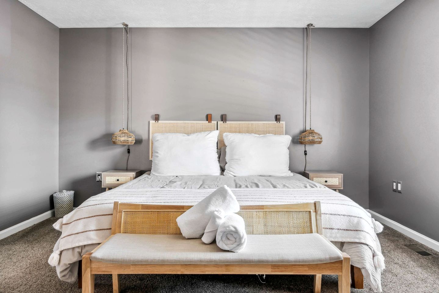 Secluded Modern-Rustic Cabin with Hot Tub & Sunrise Old Rag Views near Shenandoah National Park, Luray VA