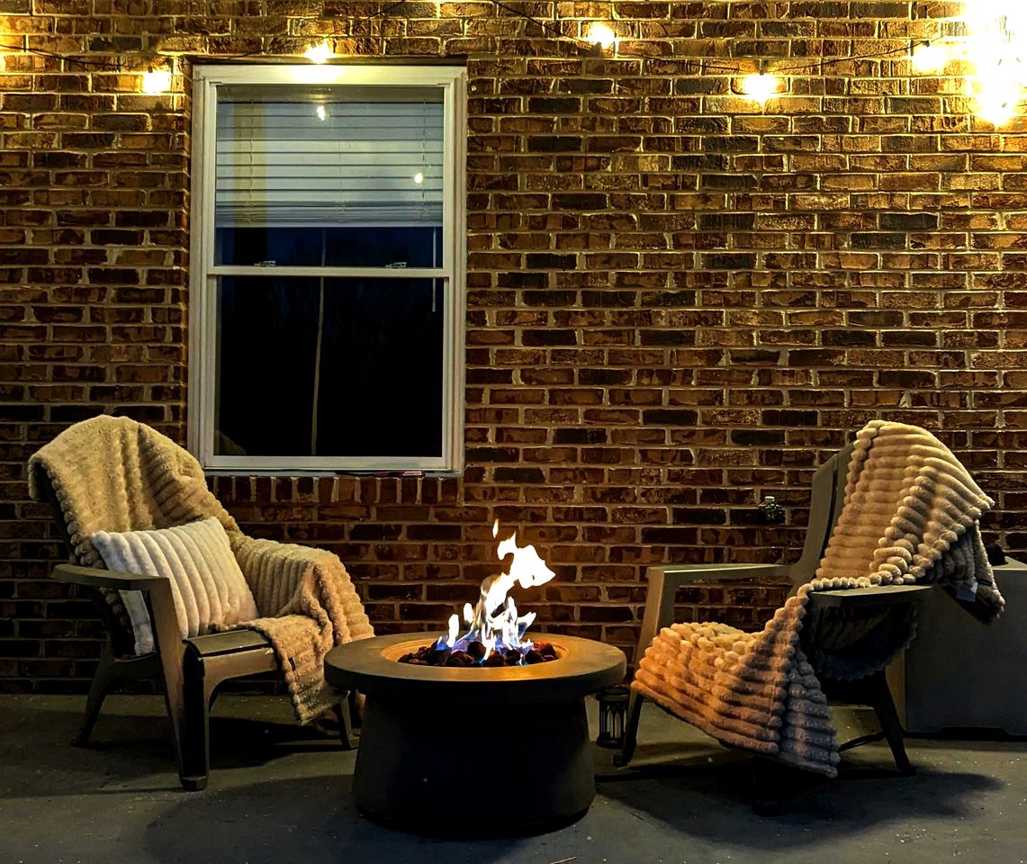 Secluded Modern-Rustic Cabin with Hot Tub & Sunrise Old Rag Views near Shenandoah National Park, Luray VA