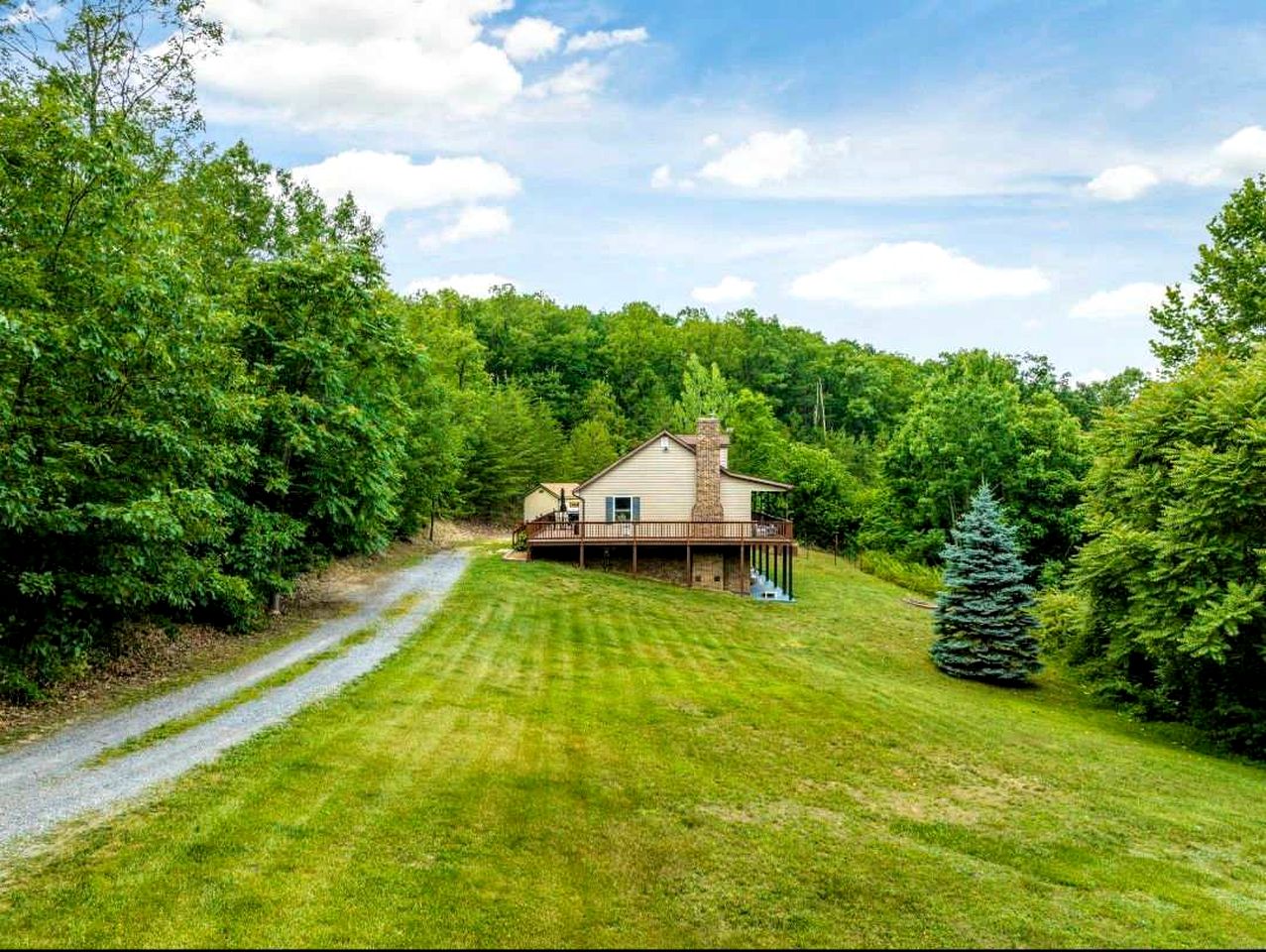 Secluded Modern-Rustic Cabin with Hot Tub & Sunrise Old Rag Views near Shenandoah National Park, Luray VA