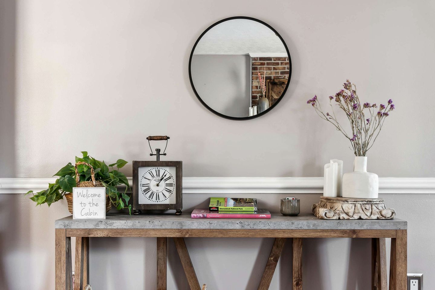 Secluded Modern-Rustic Cabin with Hot Tub & Sunrise Old Rag Views near Shenandoah National Park, Luray VA