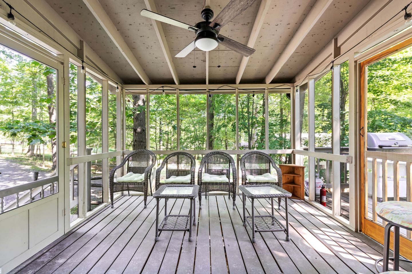 Stunning Secluded Cabin with All Resort Amenities in Hedgesville, West Virginia