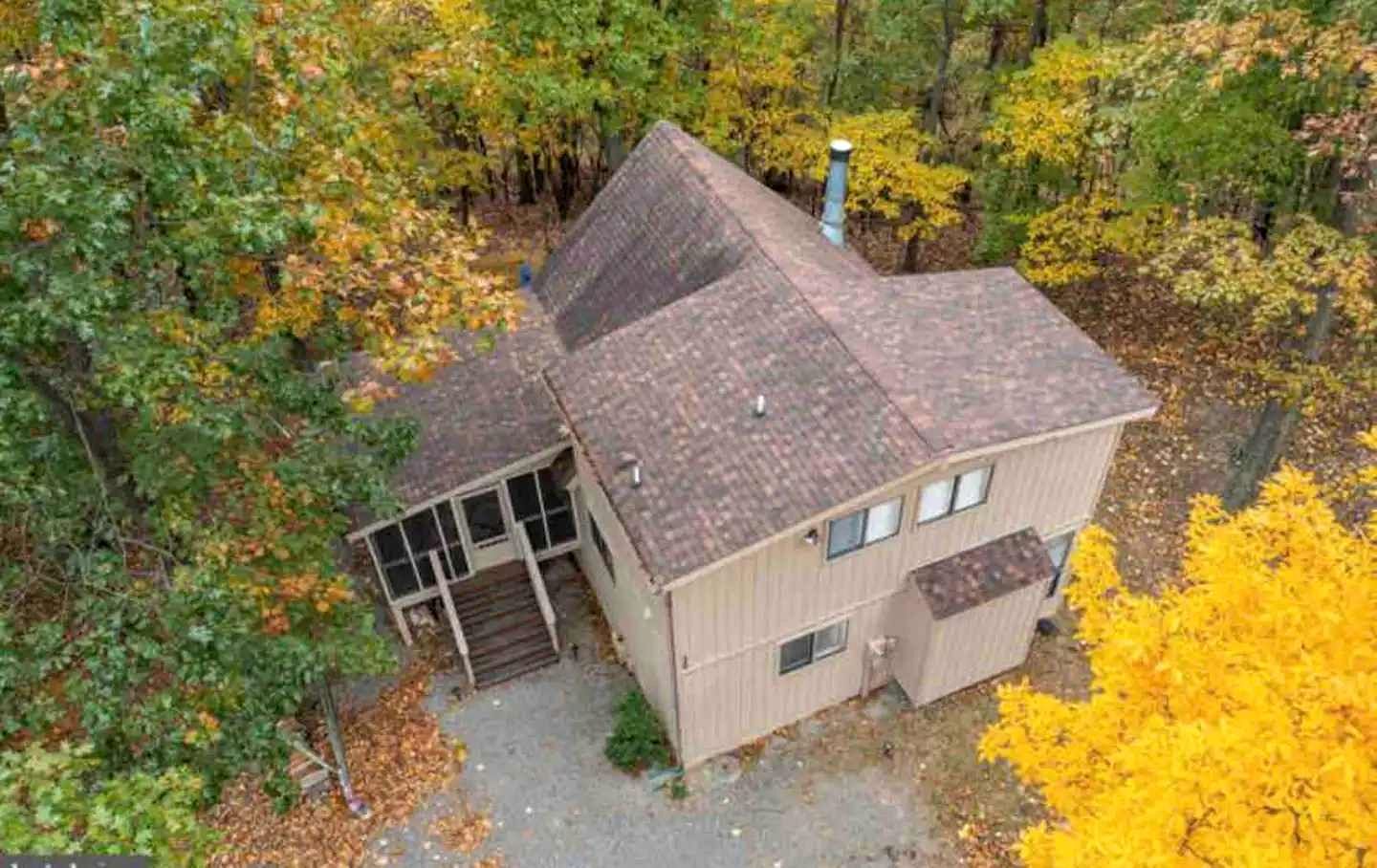 Stunning Secluded Cabin with All Resort Amenities in Hedgesville, West Virginia