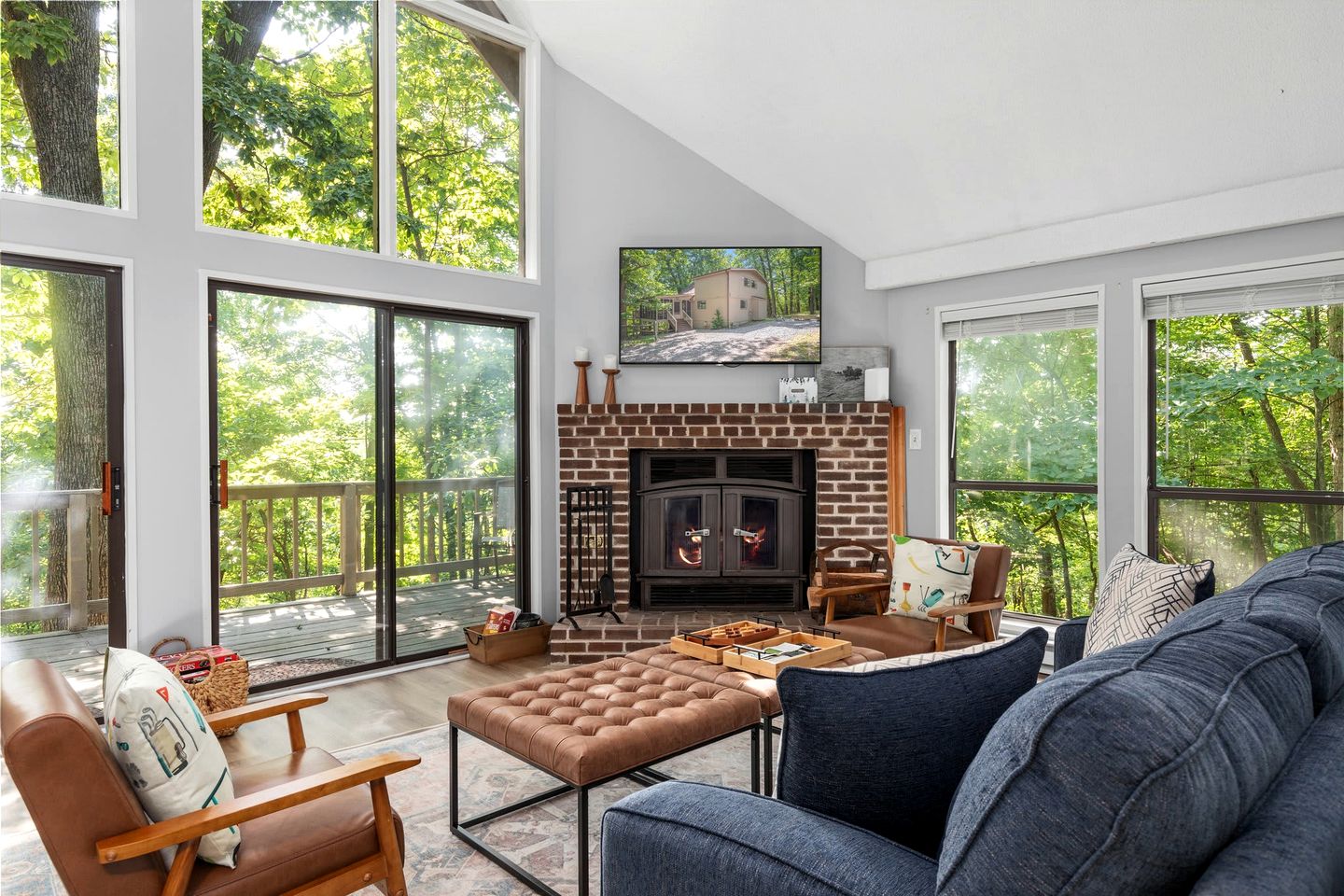Stunning Secluded Cabin with All Resort Amenities in Hedgesville, West Virginia