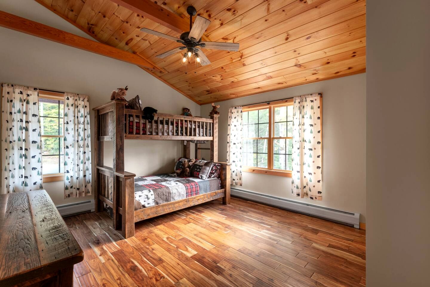 Luxury Log Cabin with Panoramic Mountain Views in Conway, New Hampshire