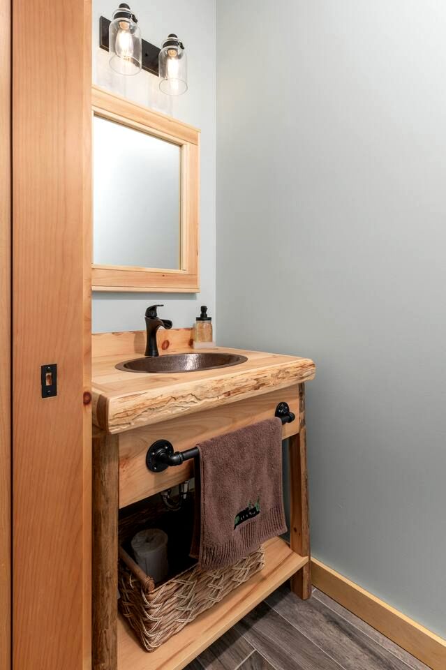 Luxury Log Cabin with Panoramic Mountain Views in Conway, New Hampshire